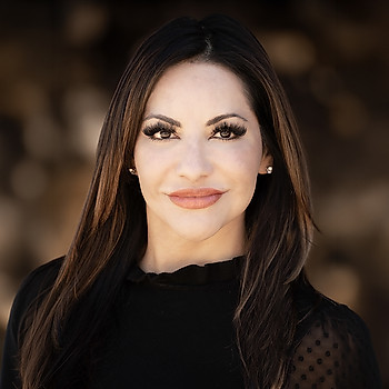 Portrait of Carmela Niño, Associate Broker
